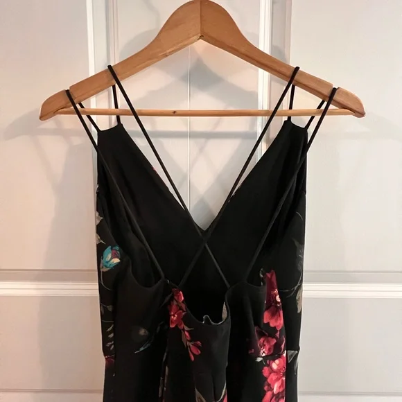Floral print, low cut, crisscross back dress. - Picture 3 of 3